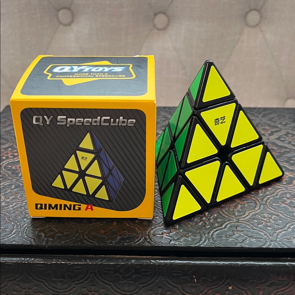 NWT QY SpeedCube Pyramid